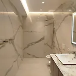 Sunhill Spacious 2 Bedroom Luxury 아파트 티라나