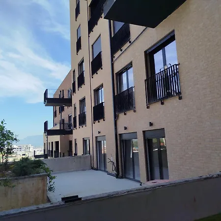 Sunhill Spacious 2 Bedroom Luxury 아파트 티라나