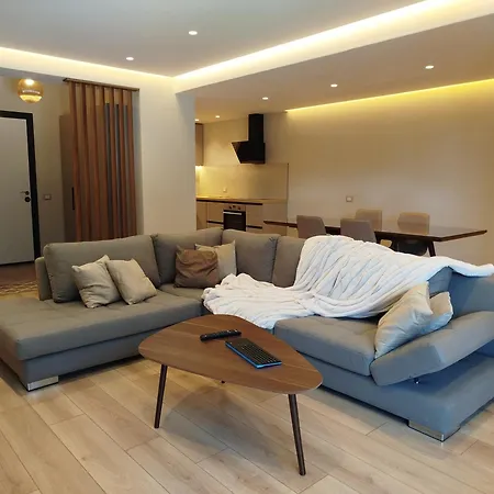 Sunhill Spacious 2 Bedroom Luxury Apartment Tirana