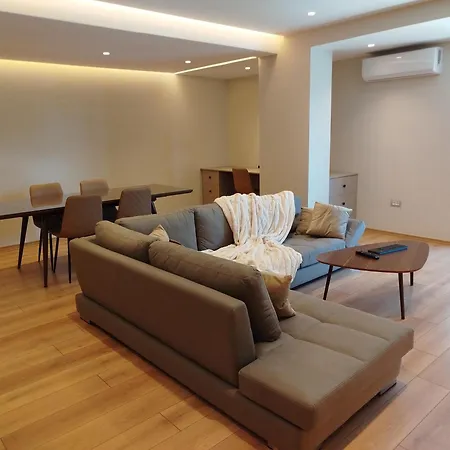 Sunhill Spacious 2 Bedroom Luxury Apartment Tirana