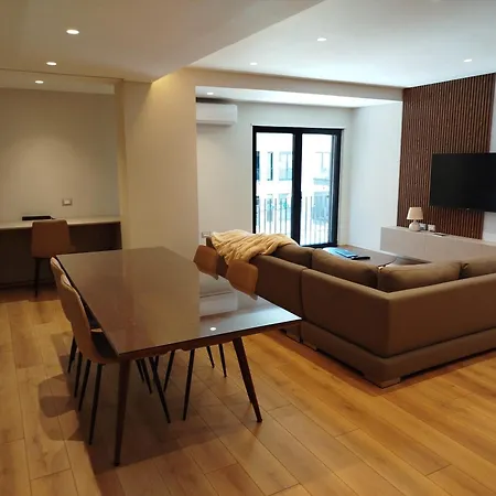 Sunhill Spacious 2 Bedroom Luxury ティラナ