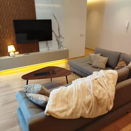 Sunhill Spacious 2 Bedroom Luxury * Tirana