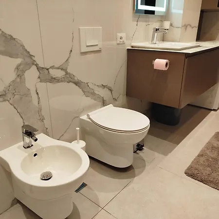 Sunhill Spacious 2 Bedroom Luxury * Tirana