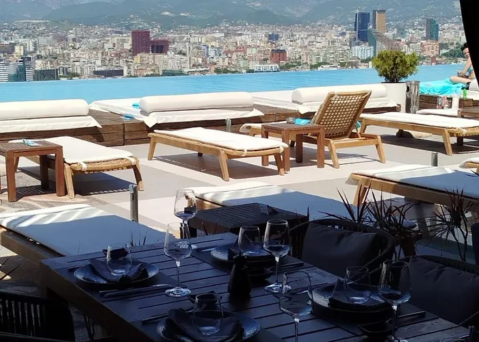 Sunhill Spacious 2 Bedroom Luxury Apartamento Tirana