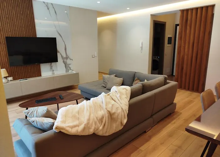 Sunhill Spacious 2 Bedroom Luxury ティラナ