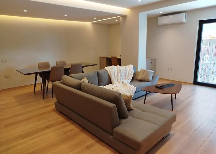 Sunhill Spacious 2 Bedroom Luxury Apartamento Tirana