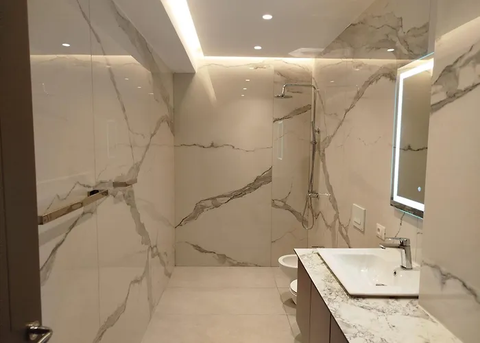 Sunhill Spacious 2 Bedroom Luxury * ティラナ