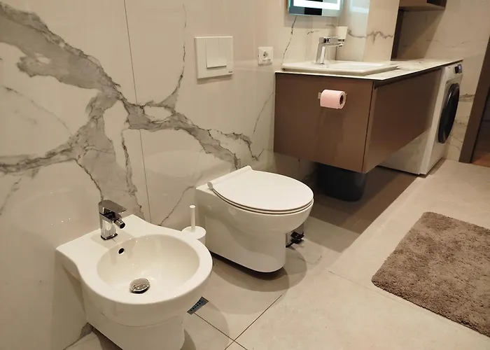 Sunhill Spacious 2 Bedroom Luxury * Tirana