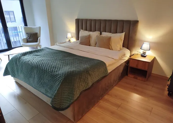 アパート Sunhill Spacious 2 Bedroom Luxury ティラナ